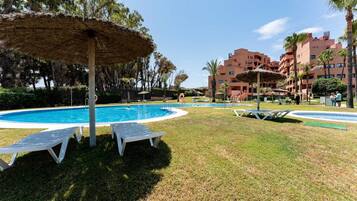 Apartment | Pool | Outdoor pool
