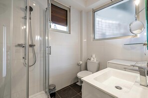 A modern bathroom with a glass-enclosed shower, a toilet, and a sink with a mirror. - Welcoming Apartment - 1BD/4P - Croisette (Cannes)
