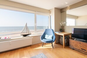 Smart TV - Apartment in Belgium with Sea Views (Oostende)