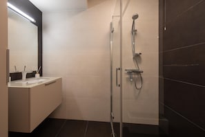 Shower, towels