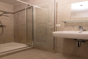 Shower, towels