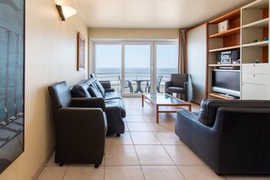 Smart TV, DVD player - Apartment in Mariakerke with Stunning Sea Views (OSTEND)