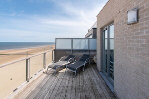 Property grounds - Duplex by the Coast with Stunning Sea Views (Oostende)