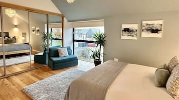 3 bedrooms, desk, iron/ironing board, WiFi