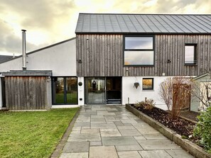 Exterior - The Highland Moonray (Inverness)