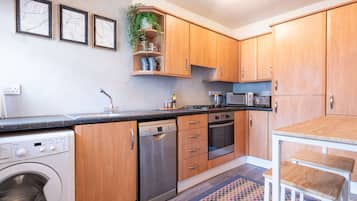 Køleskab, mikrobølgeovn, ovn, kogeplade