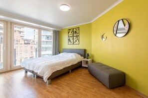 2 slaapkamers, een strijkplank/strijkijzer, internet