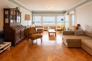 Unclassified image, 3 of 23, button