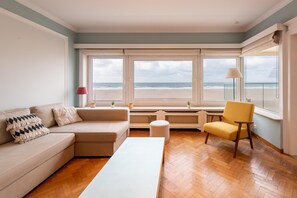 Unclassified image, 4 of 23, button