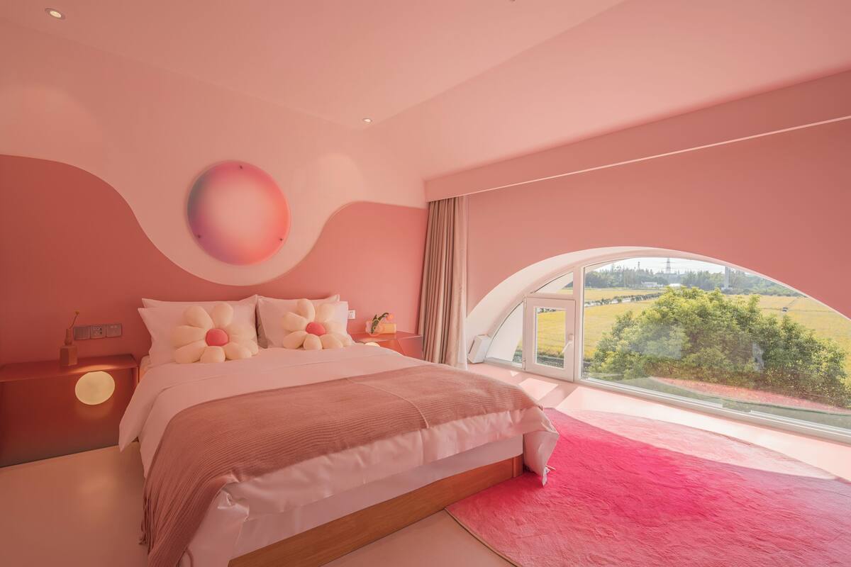 Luxury Twin Room, Balcony | Desk, blackout drapes, WiFi (free)