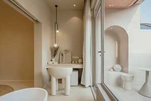 Comfort Double Room | Desk, blackout drapes, free WiFi - Qi Meng Rainbow bridge branch (Shanghai)