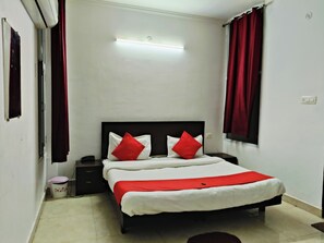 Deluxe Double Room, Mountain View | Free WiFi
