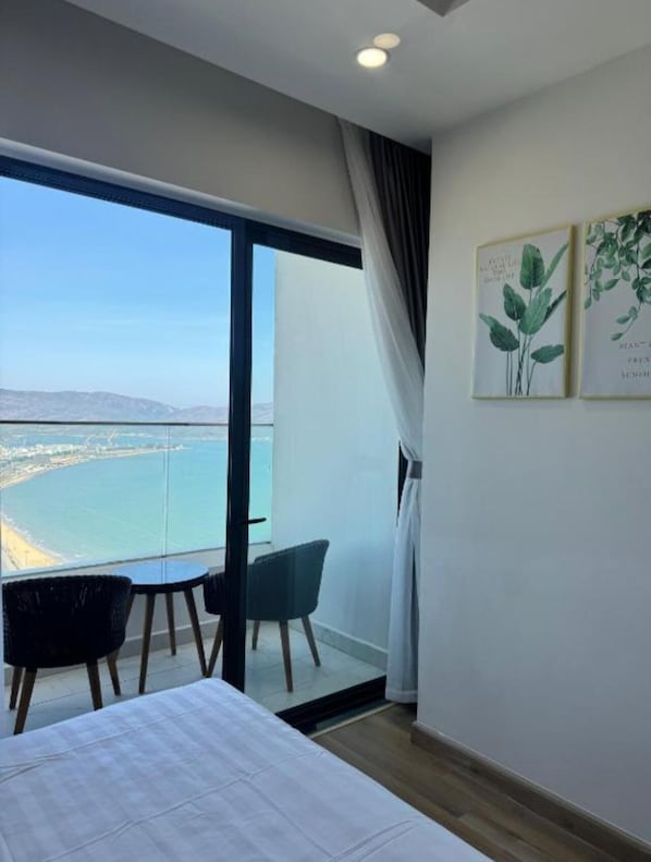 Desk, free WiFi - TMS Quy Nhon - IVAN (Quy Nhon)