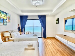 Familie appartement, uitzicht op het strand | Een bureau, gratis wifi