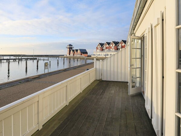 House | Water view