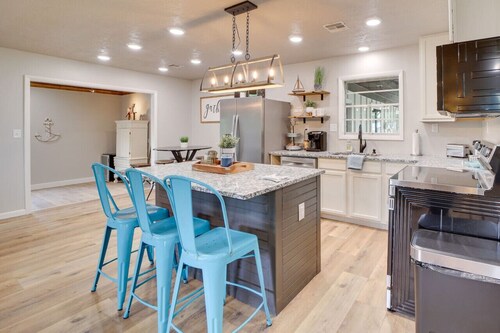 Spacious and Updated!  Beds for 10! Luxurious Primary Bath!