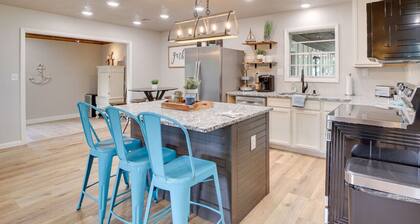 Spacious and Updated! Beds for 10! Luxurious Primary Bath!