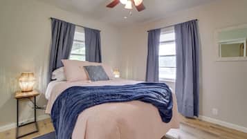 4 bedrooms, iron/ironing board, WiFi, bed sheets