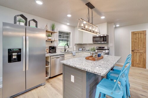 New Listing Discount! Spacious and Updated!  Beds for 10! Luxurious Primary Bath!