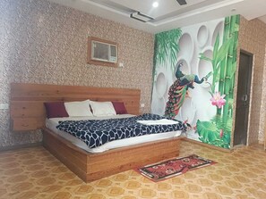Luxury Room | Free WiFi, bed sheets - Krishna Raja Ji Downtown By GRB (Ganga Bhogpur Talla)
