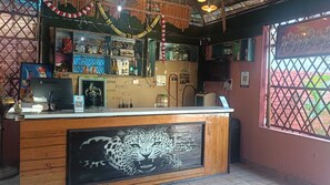 ฝ่ายต้อนรับ