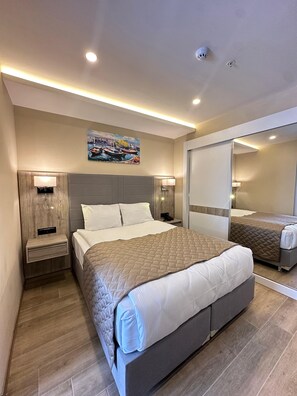Desk, laptop workspace, soundproofing, free WiFi - Parla Park Hotel (Konya)