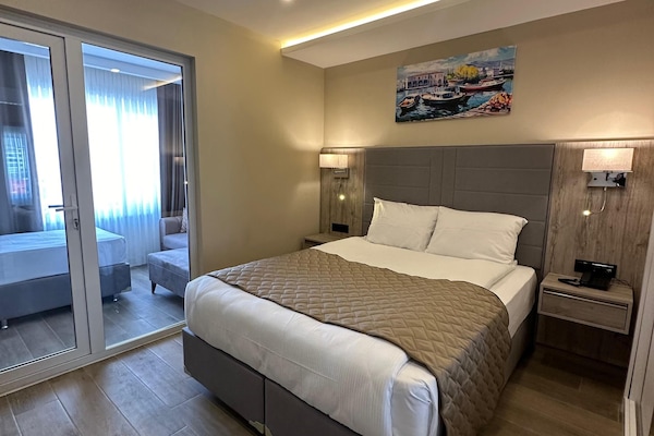 Desk, laptop workspace, free WiFi