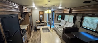 Cozy Smoky Mtn RV with WiFi and Heat/AC near Cades Cove