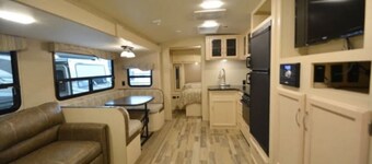 Cozy Smoky Mtn RV with WiFi and Heat/AC near Cades Cove
