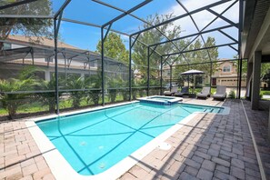 室外游泳池，恒温泳池