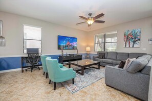 智能電視、足球機、乒乓球設施、 辦公室