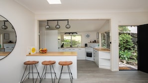 Micro-ondes, four, plaque de cuisson, lave-vaisselle