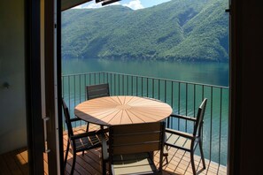 Outdoor dining - Elegant Lake View Apartment (UNIQUE GANDRIA ATTIC) (Lugano)