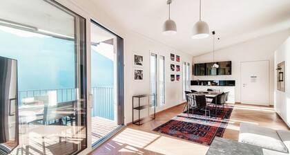 Elegant Lake View Apartment (UNIQUE GANDRIA ATTIC)