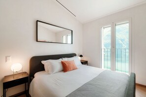 2 bedrooms, iron/ironing board, free WiFi, bed sheets - Elegant Lake View Apartment (UNIQUE GANDRIA ATTIC) (Lugano)