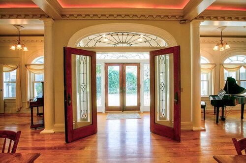 Mansion w 10 Bedrooms Pool and Theater