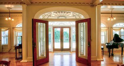 Mansion w 10 Bedrooms Pool and Theater