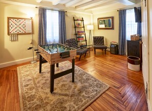 House, Accessible - Home Near Hiking Biking w Hottub 6 Bedrooms (Bennington)