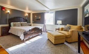 House, Accessible - Home Near Hiking Biking w Hottub 6 Bedrooms (Bennington)