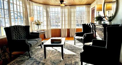 Home Near Hiking Biking w Hottub 6 Bedrooms