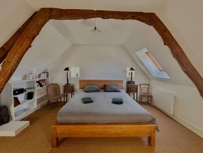 4 bedrooms, WiFi, bed sheets - La Pommeraie, house with very large garden (Tracy-sur-Mer)