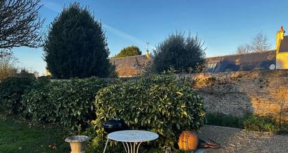 La Pommeraie, house with very large garden