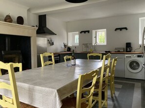 Dining - La Pommeraie, house with very large garden (Tracy-sur-Mer)