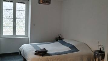 1 slaapkamer, een strijkplank/strijkijzer, wifi, beddengoed