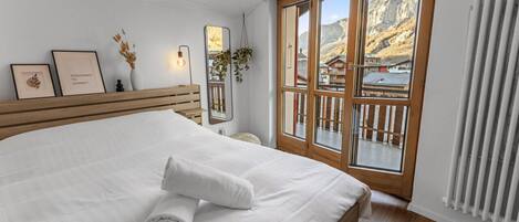 Iron/ironing board, free WiFi, bed sheets