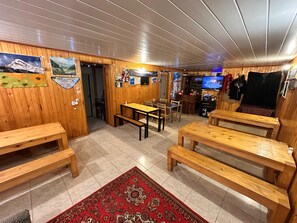 Interior entrance - Family Hotel Parnas 2250 (Kazbegi)