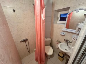 Chambre Double ou avec lits jumeaux, vue montagne | Salle de bain