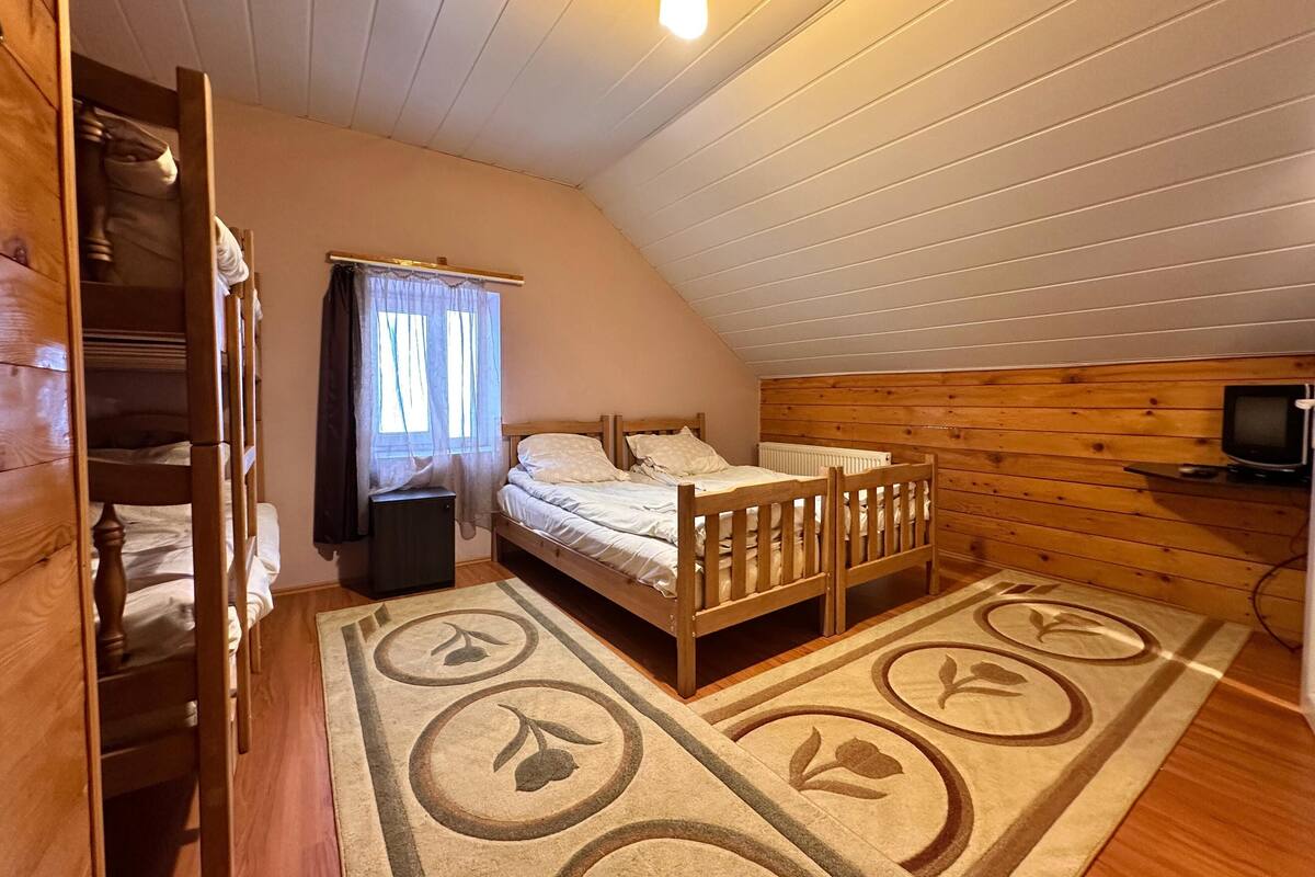 Chambre Quadruple, vue montagne | Wi-Fi gratuit