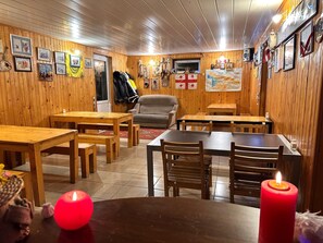 Dining - Family Hotel Parnas 2250 (Kazbegi)