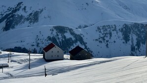 Boendets fasad - kväll/natt